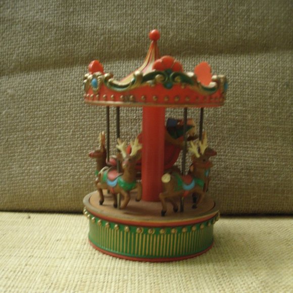 Vintage Hallmark Santa & Reindeer Carousel Music Box - Picture 4 of 16
